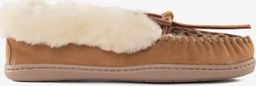 Minnetonka Slipper in Brown