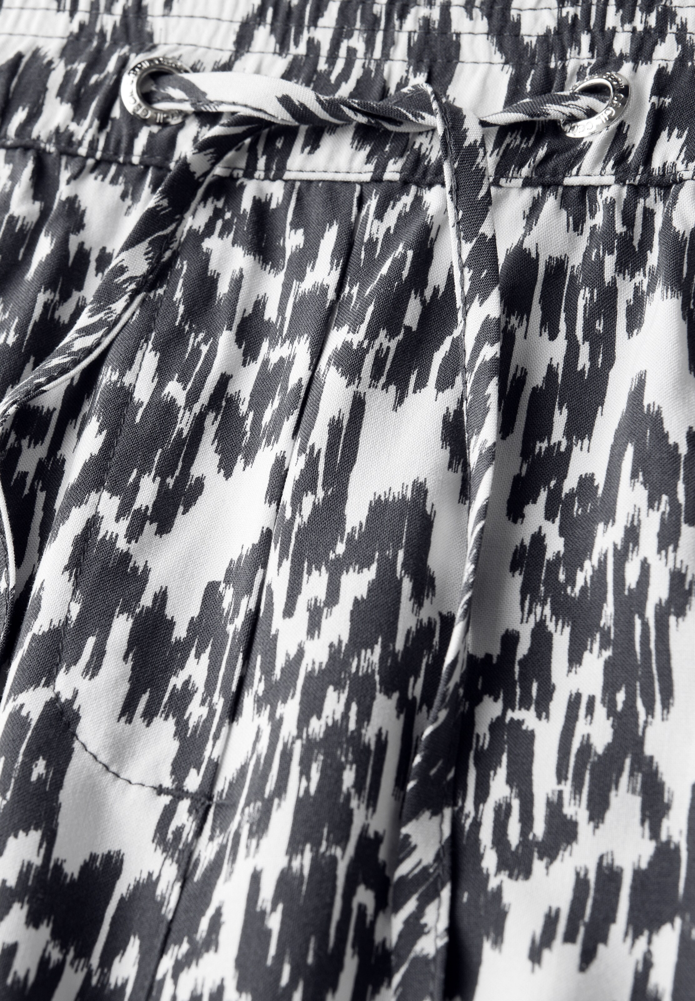 CECIL Regular Hose in Schwarz