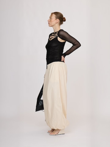 Résumé Regular Trousers ' OzmaRS ' in White: side