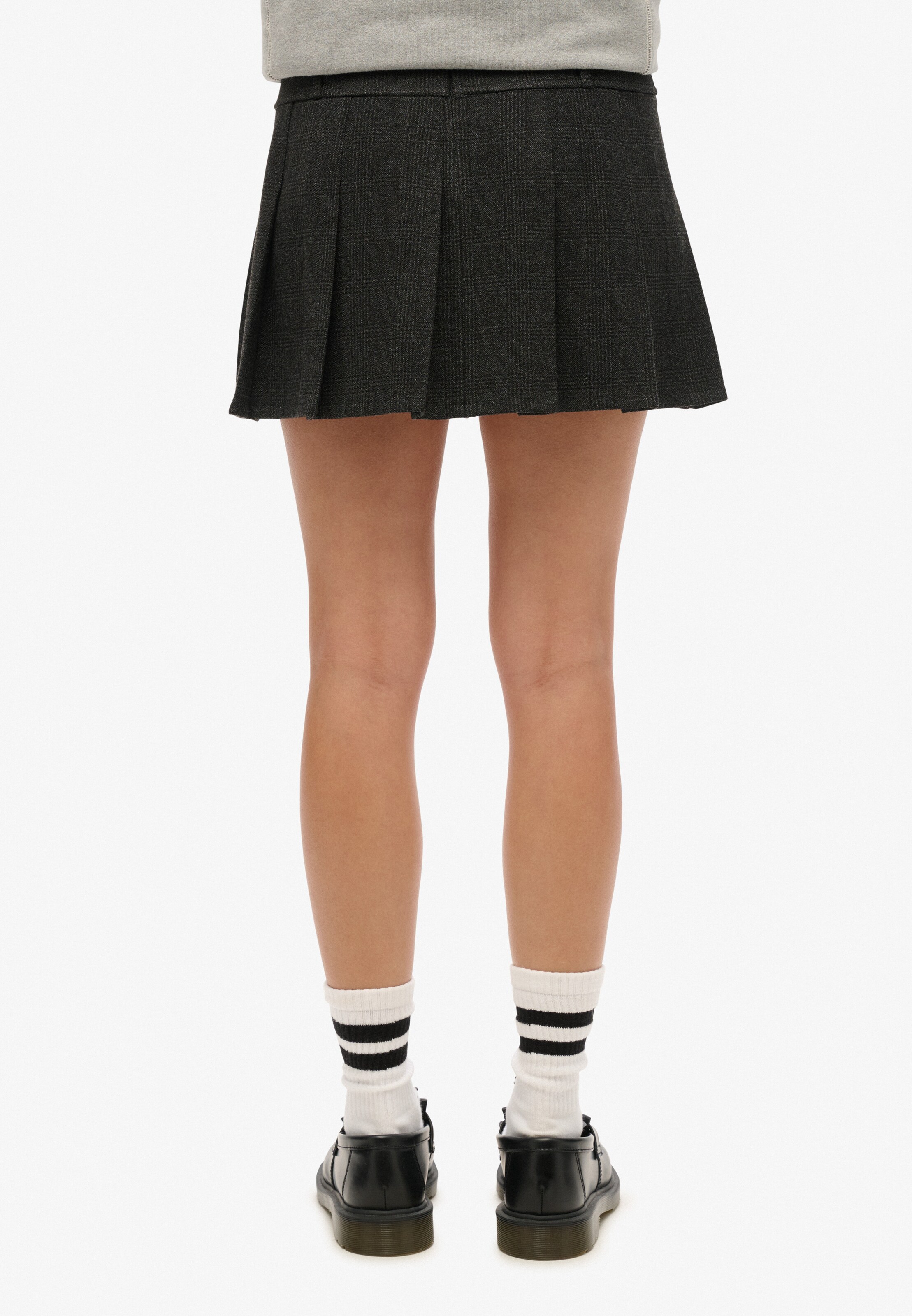 Jupe Superdry & Co en noir : devant