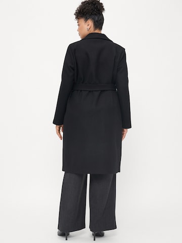 Manteau mi-saison 'CARALVILDA' ONLY Carmakoma en noir