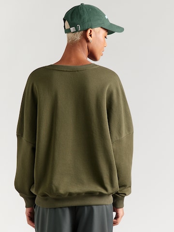 Sweat-shirt 'Detox With Champange' miss goodlife en vert