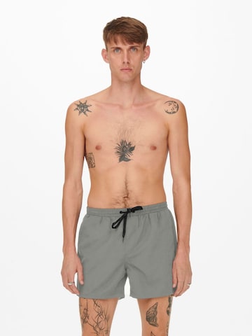 Shorts de bain 'Ted' Only & Sons en gris : devant