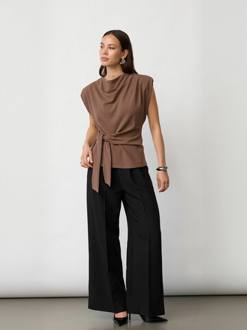 co'couture - Camiseta ' FarlconCC ' en marrón