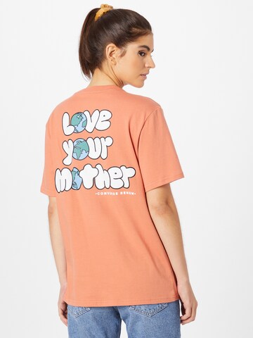 CONVERSE T-shirt 'Love Your Mother' i orange