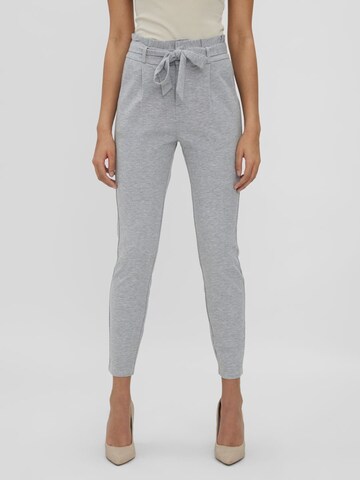 VERO MODA Slim fit Pleat-front trousers 'EVA ' in Grey: front