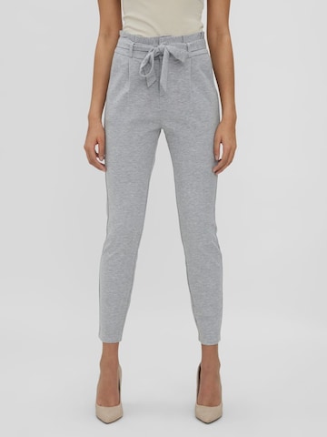 VERO MODA Slim fit Pleat-Front Pants 'EVA ' in Grey: front