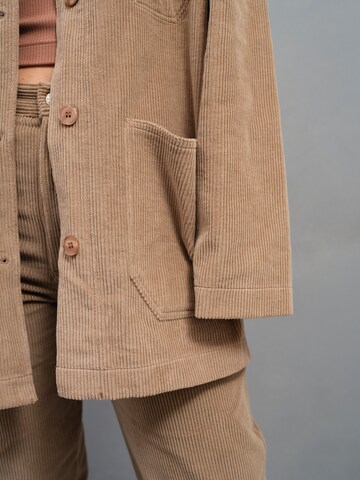 A LOT LESS Between-season jacket 'Cara' in Brown