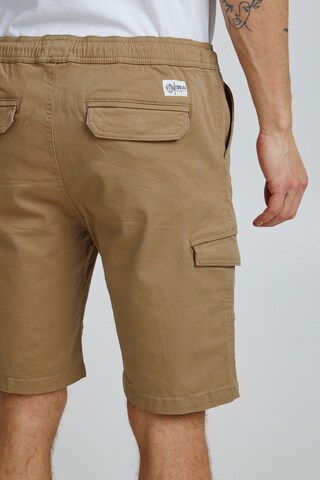 !Solid Regular Cargohose 'Henik' in Beige