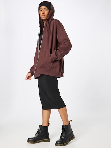 Veste de survêtement 'Now' WEEKDAY en marron