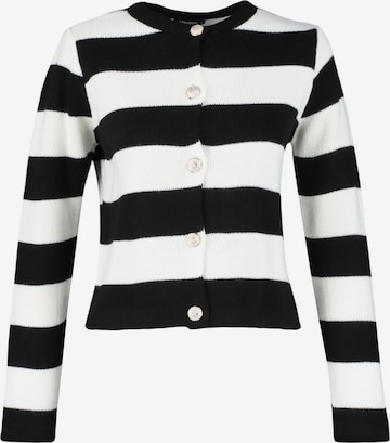 Geacă tricotată de la Trendyol pe bej: față