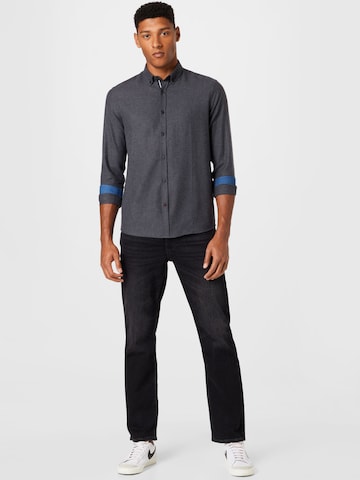 Kronstadt جينز مضبوط قميص 'Johan' بلون أسود