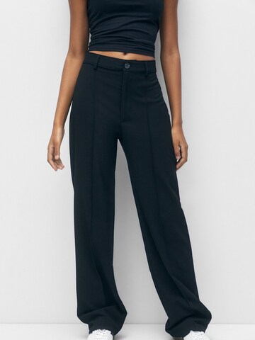 Pull&Bear Regular Pleated Pants in Black: front