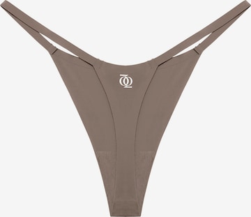 GOD SAVE QUEENS String 'Second Skin G-String' in Bruin: voorkant