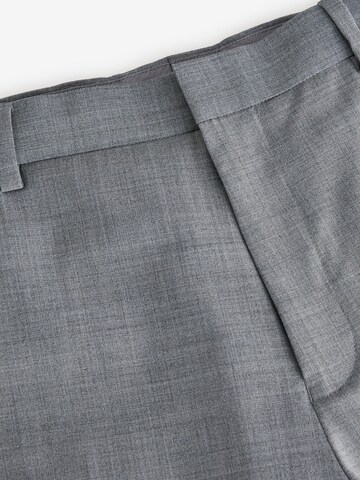 Slimfit Pantaloni con piega frontale di Next in grigio