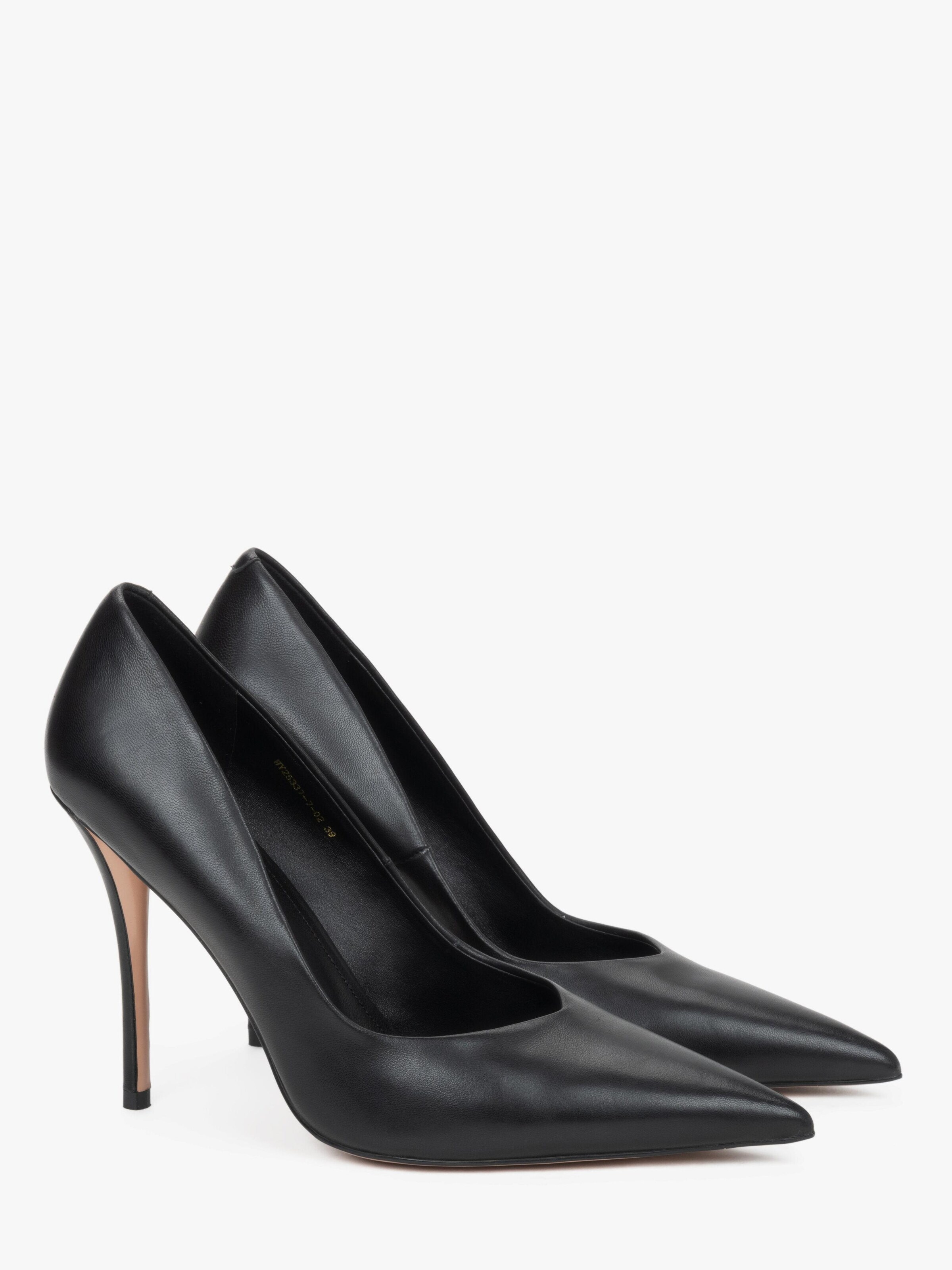 Estro Platform Heels '25337-7' in Black