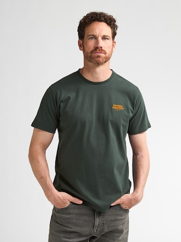 Tricou de la Petrol Industries pe verde