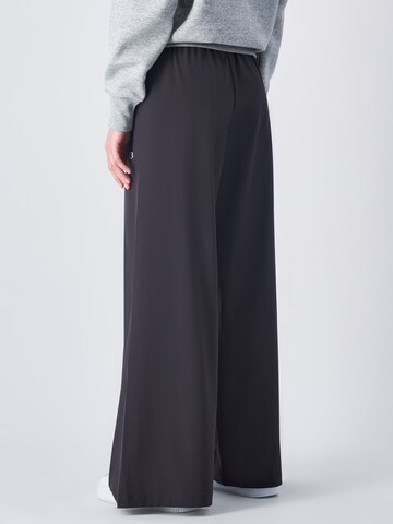 Champion Authentic Athletic ApparelWide Leg/ Široke nogavice Hlače - siva boja