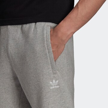 Effilé Pantalon 'Adicolor Essentials Trefoil' ADIDAS ORIGINALS en gris