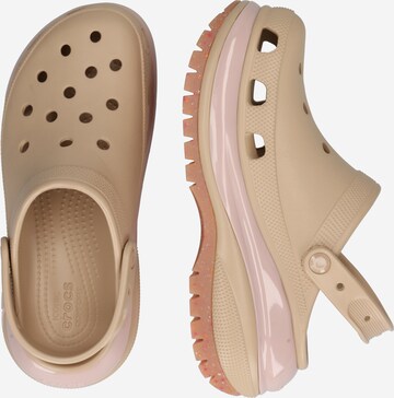 Clogs di Crocs in marrone