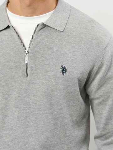 U.S. POLO ASSN. Neulepaita ' UMDave ' värissä harmaa