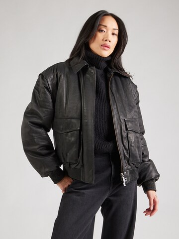 REMAIN Jacke in Schwarz: Vorderseite