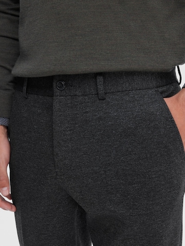 Regular Pantalon à plis 'AITOR' SELECTED HOMME en gris