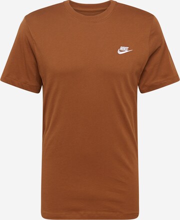 T-Shirt 'CLUB' Nike Sportswear en marron : devant
