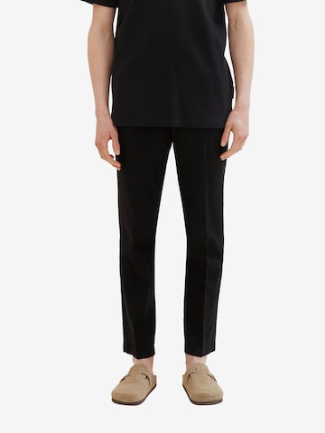 Effilé Pantalon à plis TOM TAILOR DENIM en noir : devant