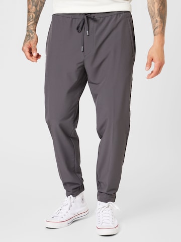 BOSS Tapered Pleated Pants 'Flex' in Grey: front