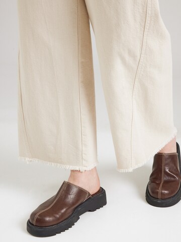 Wide leg Pantaloni di WEEKDAY in bianco