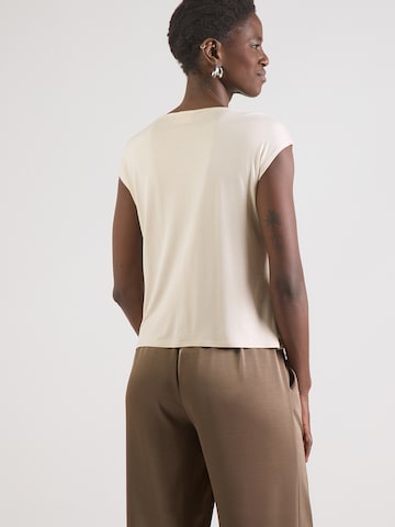 Tricou de la COMMA pe alb