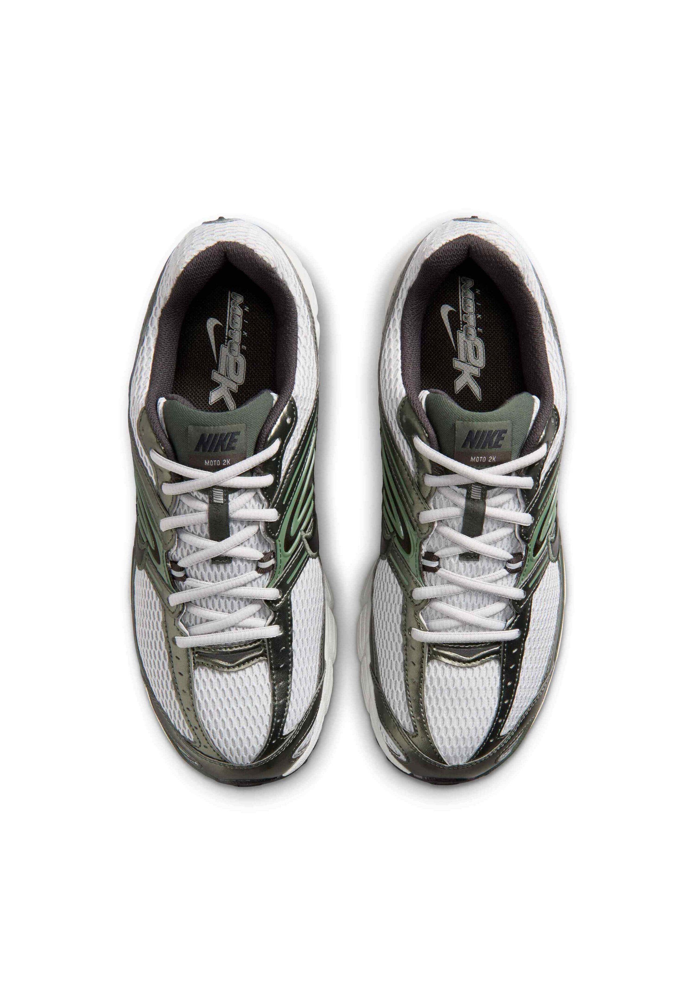 Nike Sportswear Sneakersy niskie 'AIR MAX MOTO 2K' w kolorze szary
