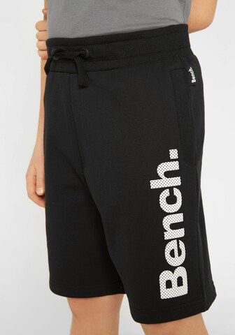 BENCH Loosefit Hose in Schwarz