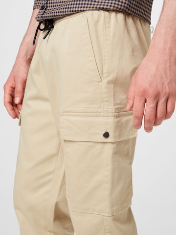 BURTON MENSWEAR LONDON Ozke Kargo hlače | siva barva