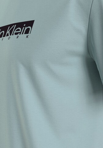 Calvin Klein Bluser & t-shirts i blå