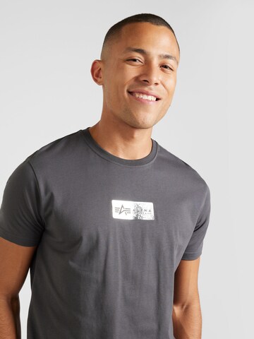 ALPHA INDUSTRIES - Camiseta en gris