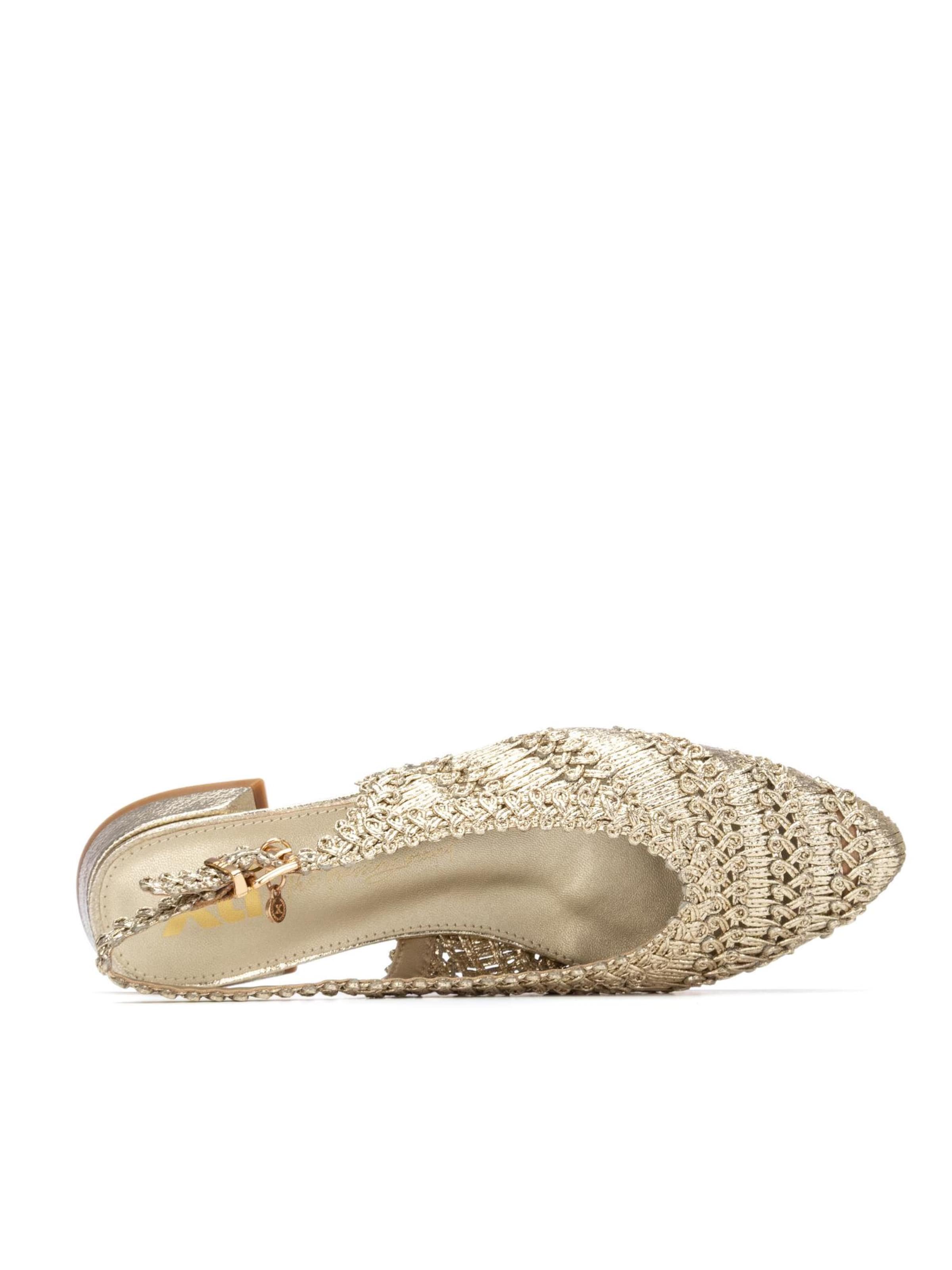 Xti Sandals in Gold