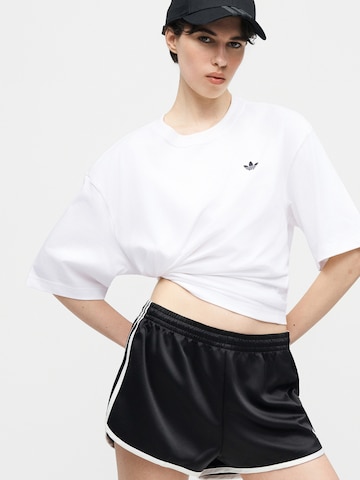ADIDAS ORIGINALS - Camiseta talla grande 'Essential' en blanco