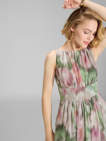 SWING Φόρεμα κοκτέιλ σε πράσινο