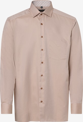 Coupe regular Chemise Andrew James en beige : devant