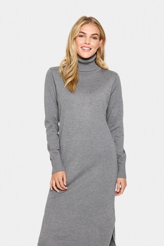 SAINT TROPEZ Jurk 'Mila' in Grijs: voorkant