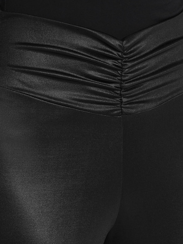 Nicowa Regular Trousers in Black