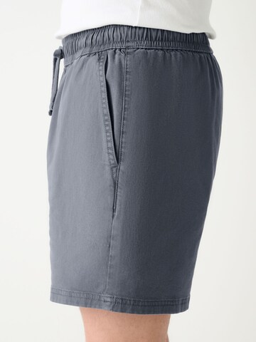 Next Regular Shorts in Blau