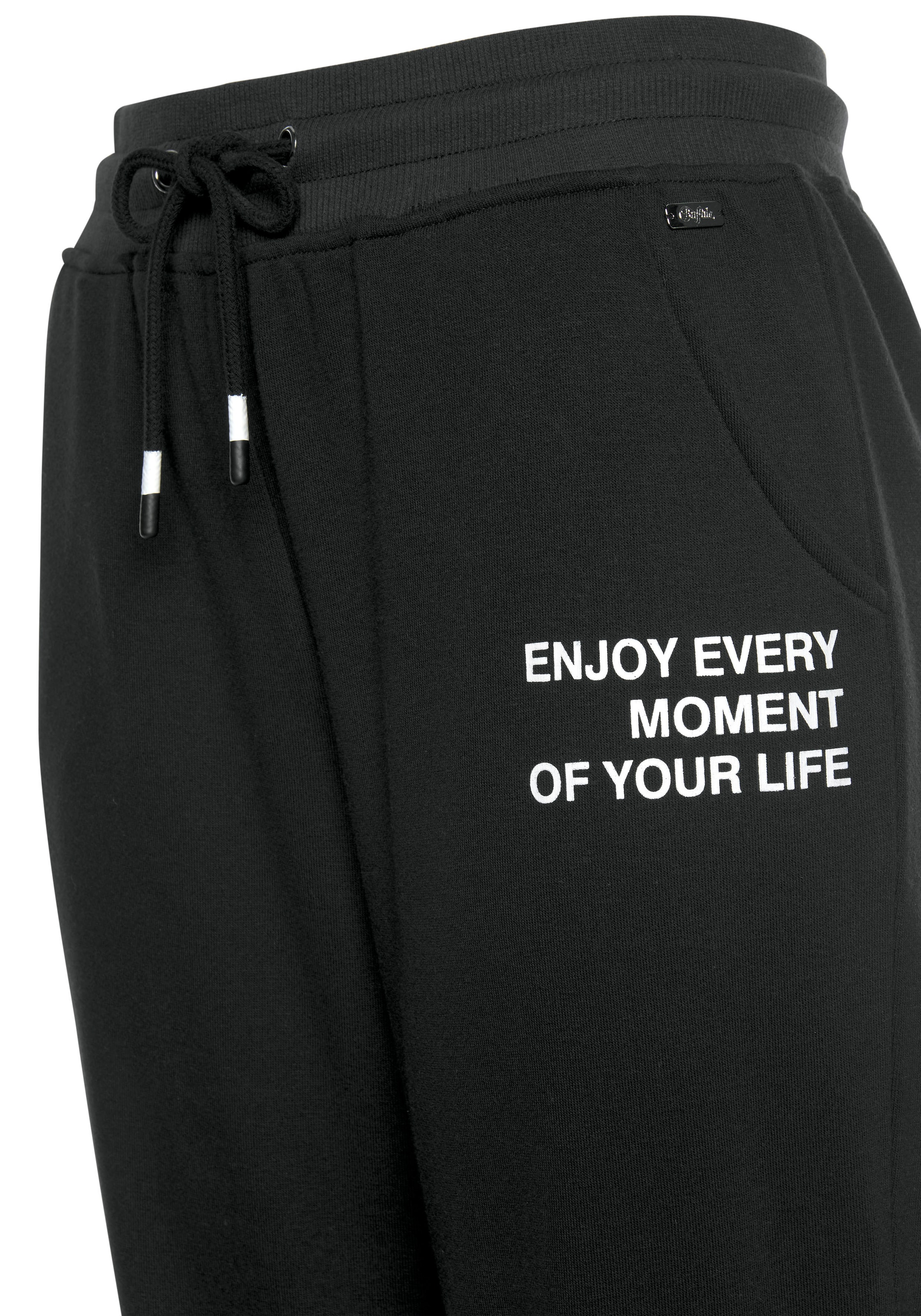 BUFFALO - Tapered Pantalón en negro