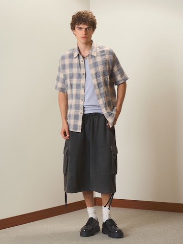 Bershka Wide leg Cargobyxa i svart: framsida
