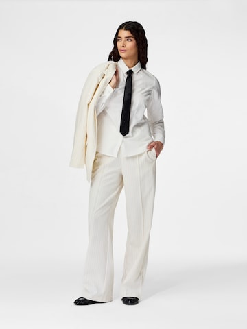 PIECES Loosefit Nadrág 'PCBOSSY' - bézs