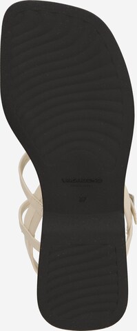 VAGABOND SHOEMAKERS - Sandalias con hebilla 'IZZY' en blanco