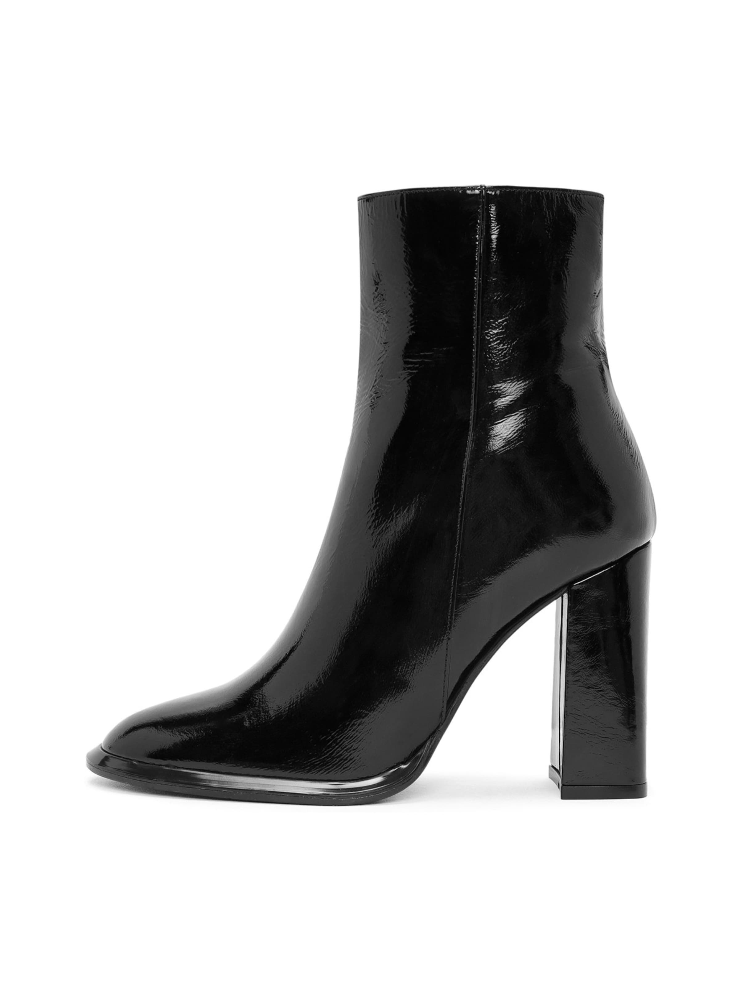 Derimod Bootie in Black: front