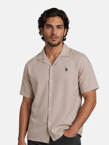 Coupe regular Chemise U.S. POLO ASSN. en beige : devant